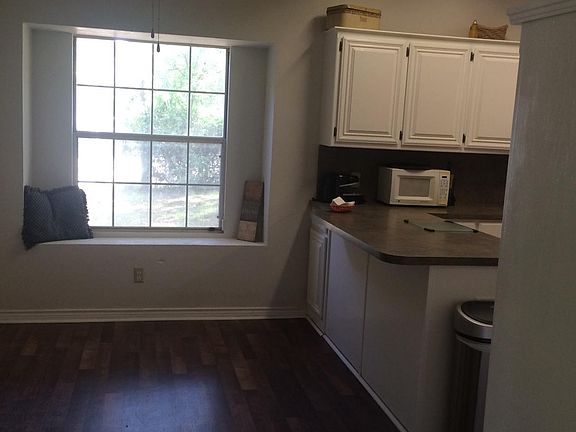 Kitchen eating area