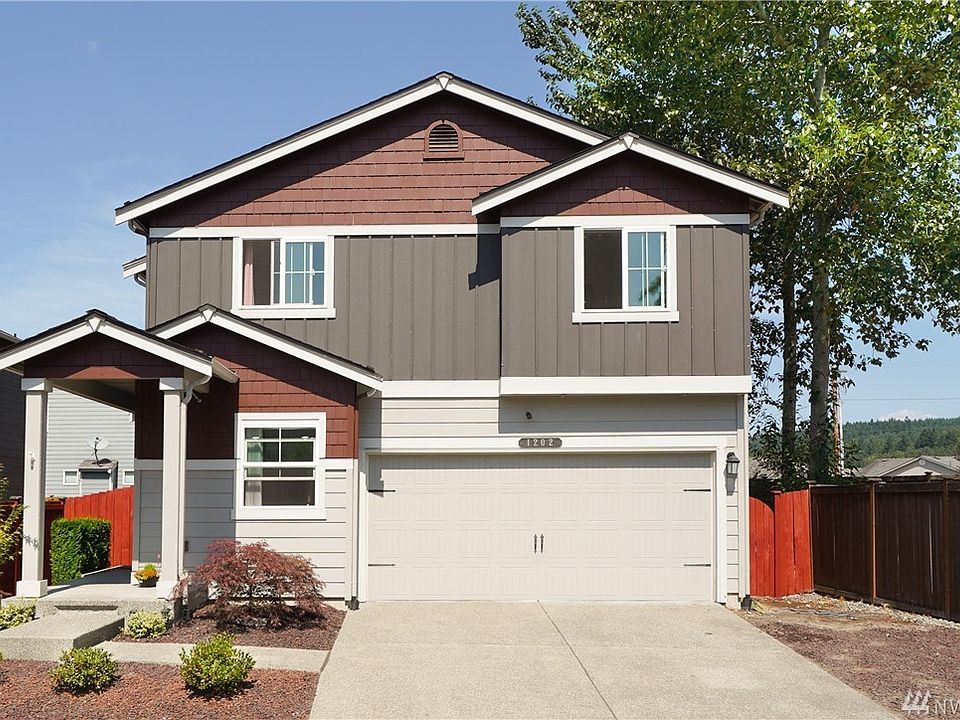 Beautiful Corner lot home with a second story mountain view!