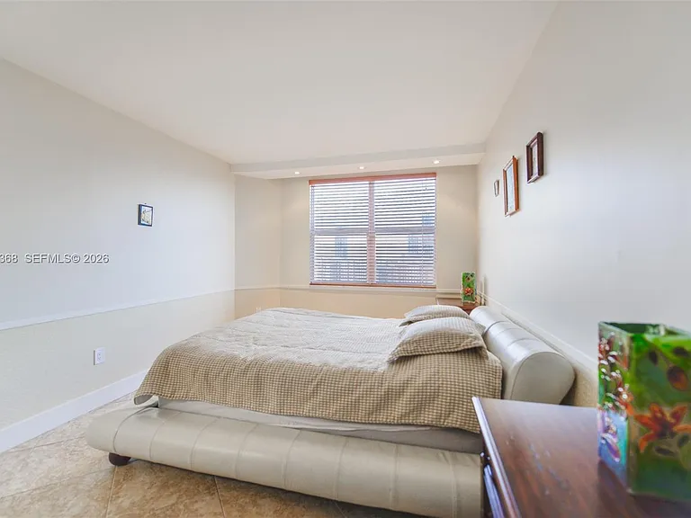 1980 S Ocean Dr #21M — Photo 11