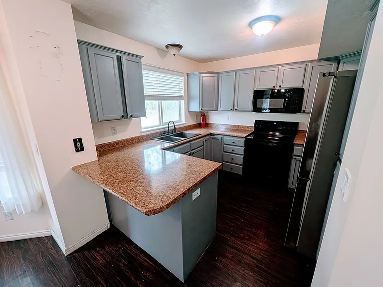 749 Country Club Dr — Photo 7