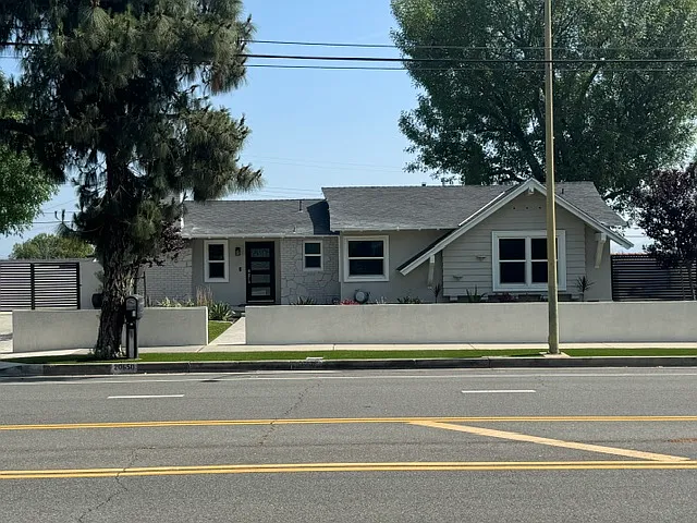 Building Photo - 20650 Chatsworth St