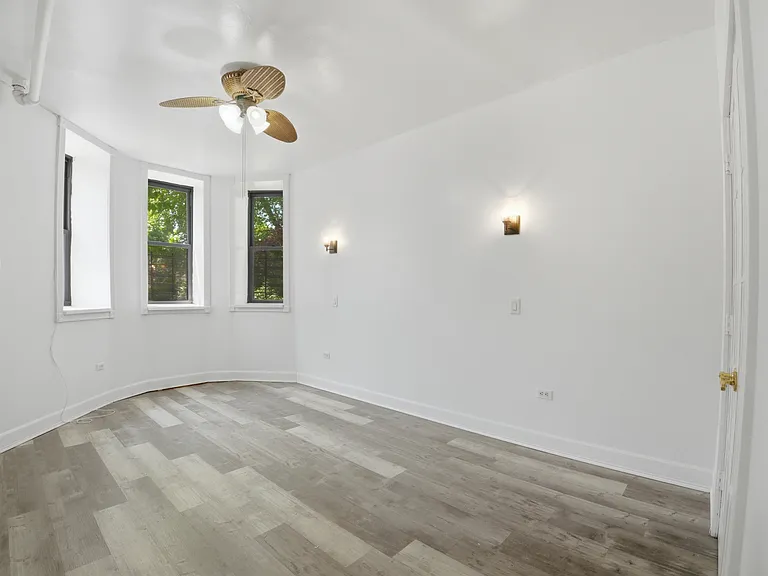 762 Brady Ave #BASEMENT — Photo 8