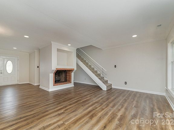 4th image of 813 Malotte Ln
