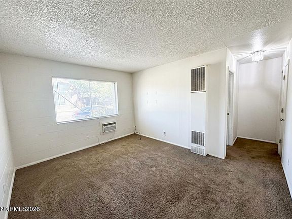 5th image of 900 Willow St