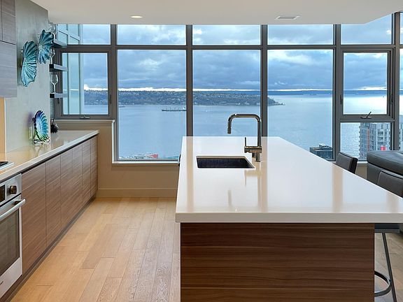 Endless Western views of Puget Sound, West Seattle, Bainbridge Island and beyond....