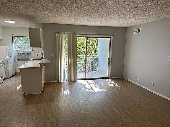 2nd image of 501 N Rossmore Ave #204