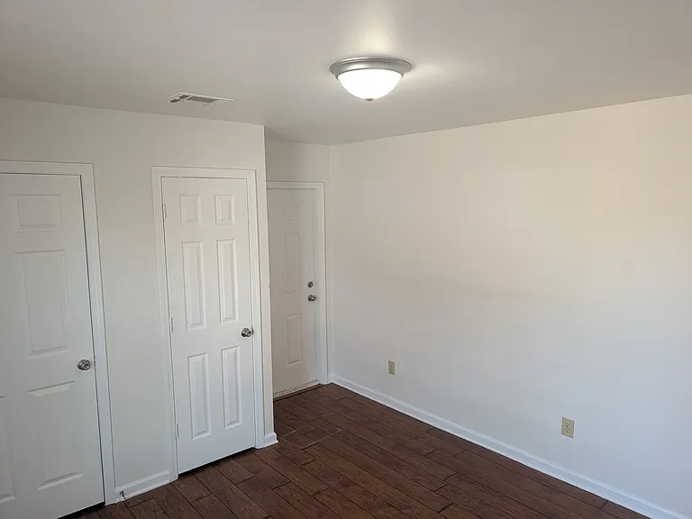 1523 Gordon St — Photo 8