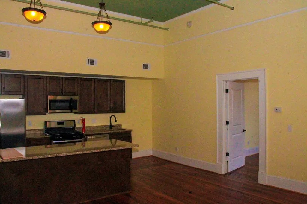 Building Photo - 610 Mulberry St #5
