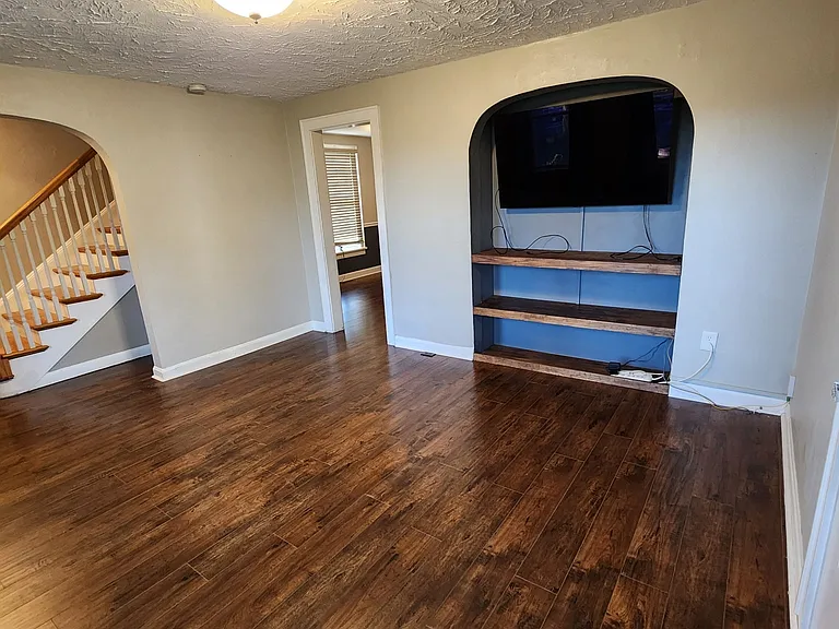 2310 Fulton Ave — Photo 3