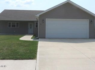 15 Hunting Trail Ave, Quincy, MI 49082