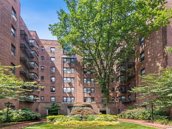 69-10 Yellowstone Boulevard #202, Forest Hills, NY 11375