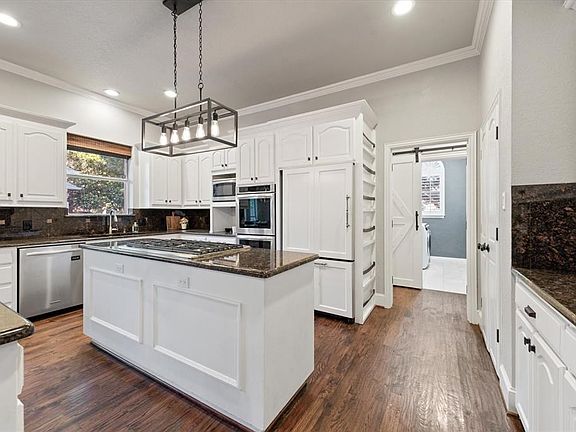 5th image of 704 Aberdeen Way