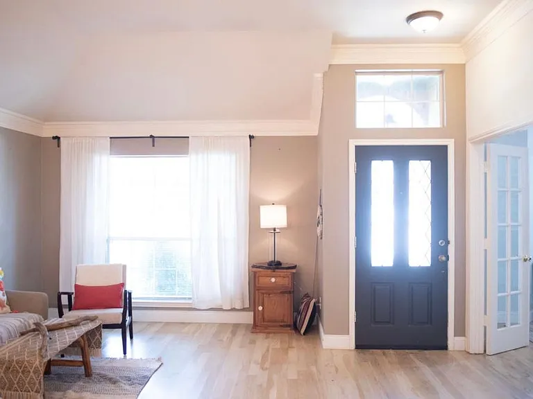 2421 Bonham Trl — Photo 3