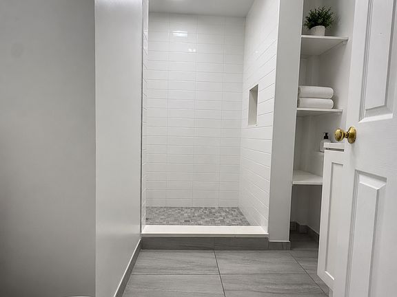 2nd image of 3 Lawrence Pl #3