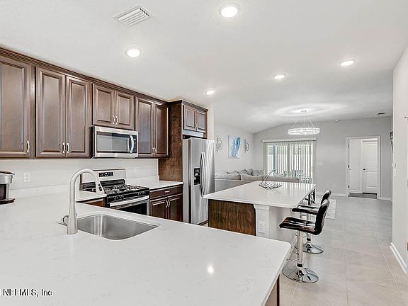 4th image of 68 RUSKIN Drive
