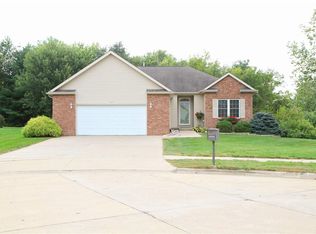 1837 Mill Ct, Clinton, IA 52732