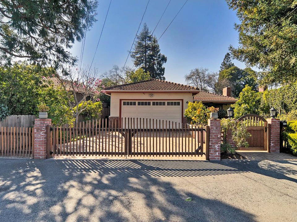 1st image of 252 E Oakwood Blvd