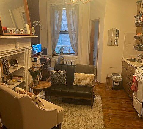2nd image of 333 E 6th St #2W