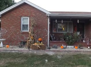 911 W 6th St, Staunton, IL 62088