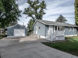1202 Sunnyside Dr, Farmington, MN 55024