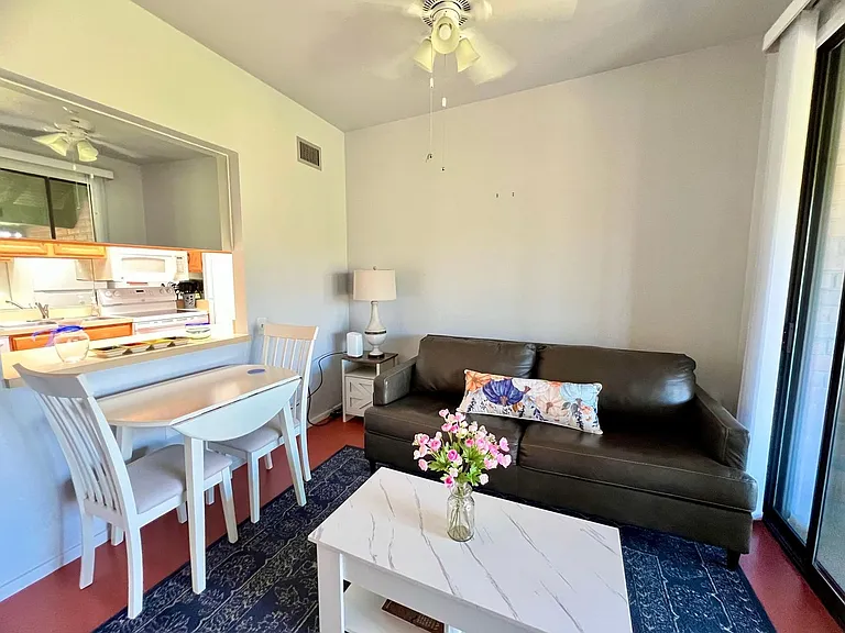 2521 S Calle De Humes — Photo 4