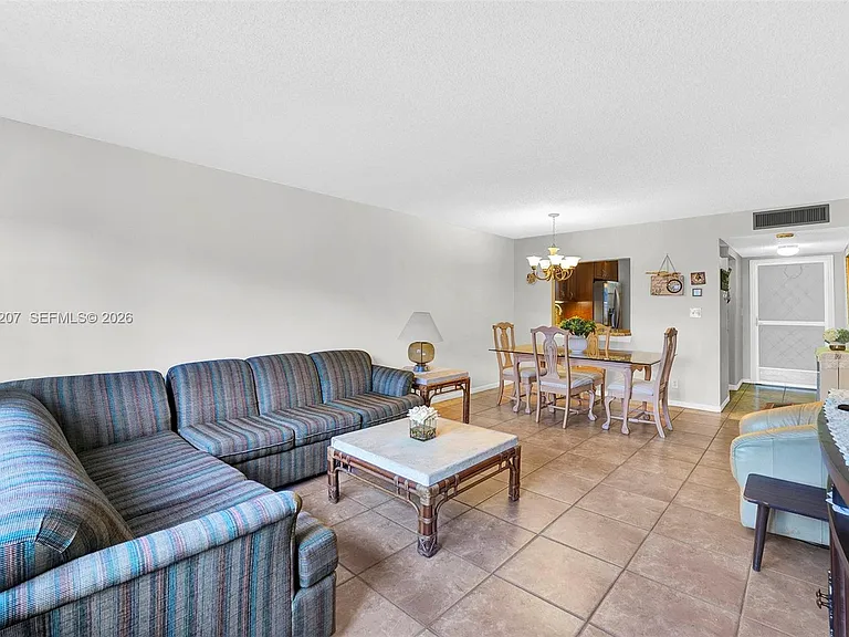 410 SE 2nd St #220 — Photo 10