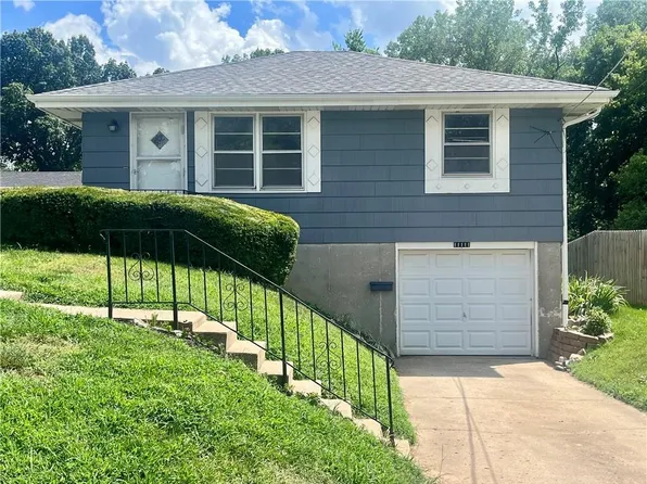 11111 Lake St, Sugar Creek, MO 64054