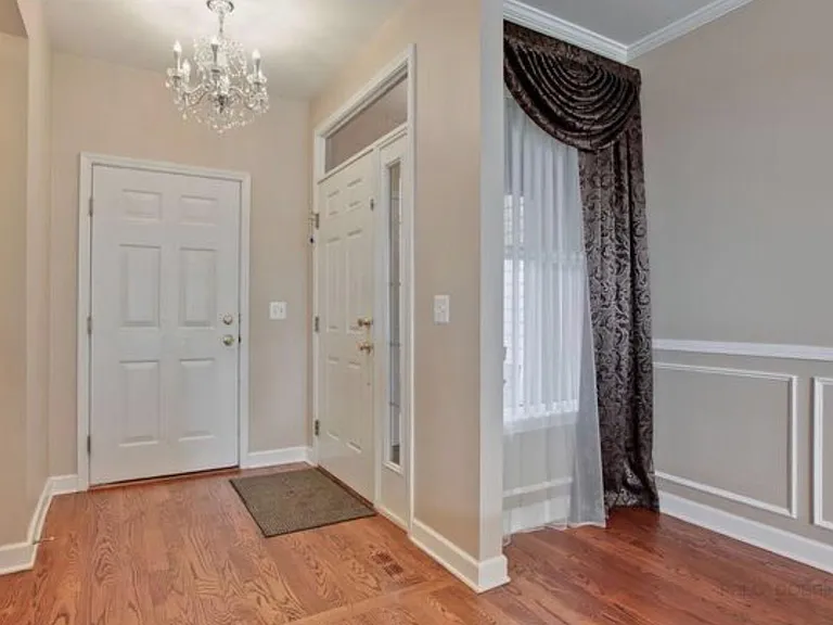 1903 Crenshaw Cir — Photo 5