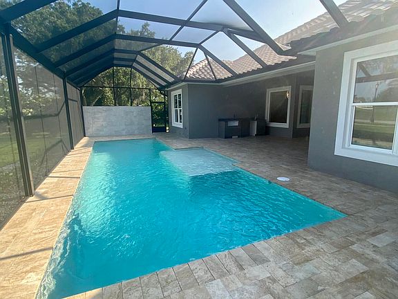 5th image of 434 Harbour Town Ln