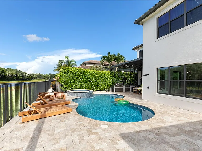 9529 Eden Roc Ct — Photo 6