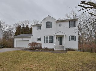 34 Lawnacre Dr, South Kingstown, RI 02879