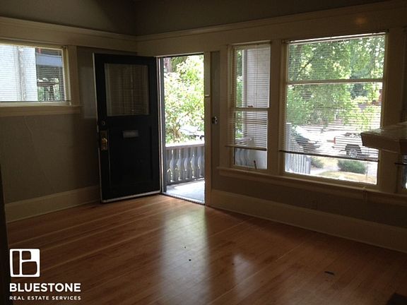 3rd image of 1540 SE Ladd Ave APT B