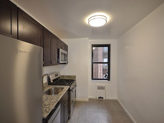 3rd image of 13261 Sanford Ave APT 5B