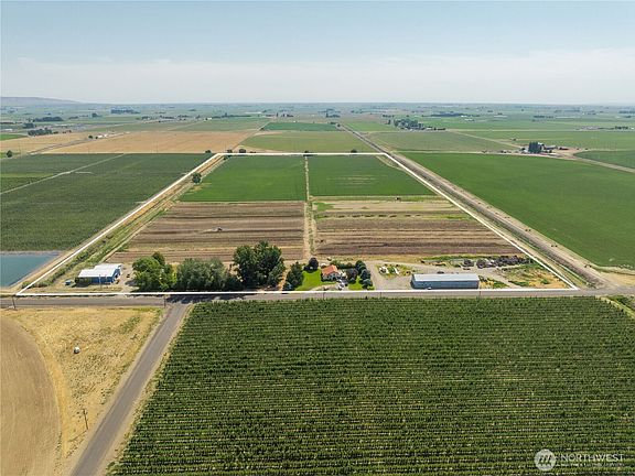 3rd image of 7865 Rd R NW