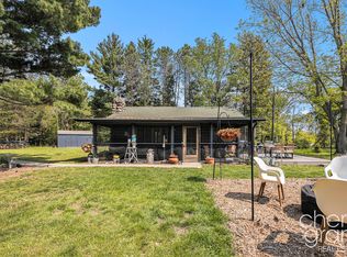 1228 Creekwood Dr, South Haven, MI 49090