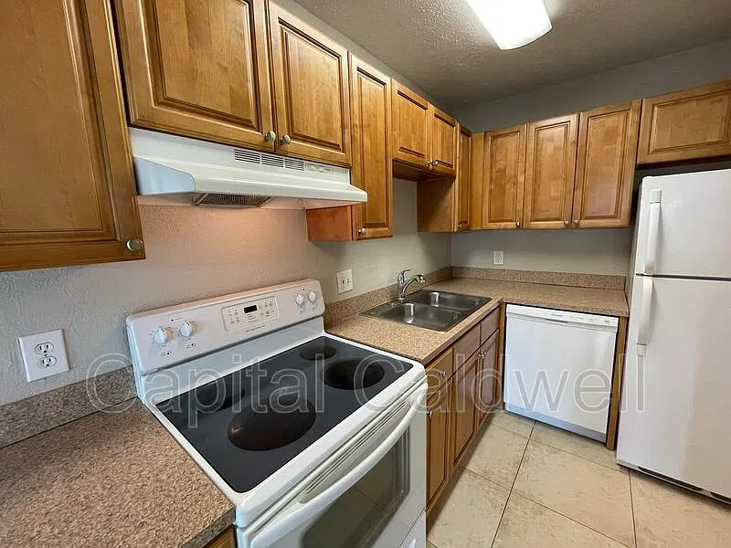 1 bed, 1.0 bath, 819 sqft, $1,200 — Photo 2