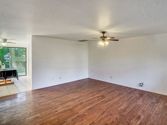 5th image of 108 E Galena St