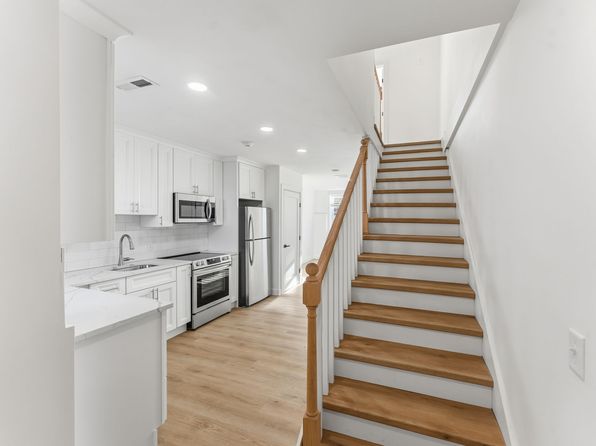 210 Weeden St #9