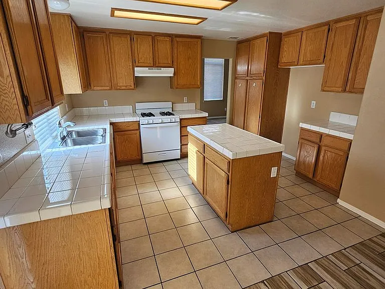 17593 Dayton St — Photo 12