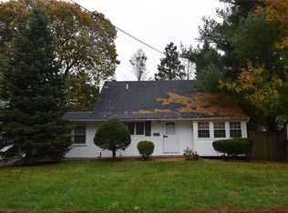 130 Hawthorn St, Massapequa Park, NY 11762