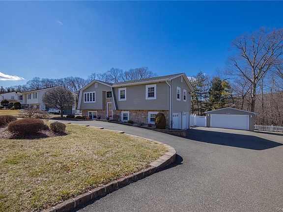 2nd image of 13 Ivy Ln