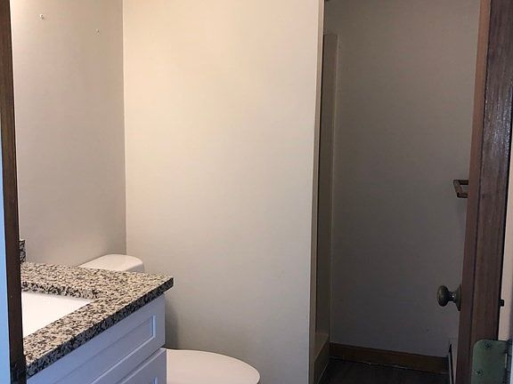 5th image of 624D Main St #D