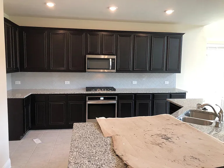 2436 Valley Ln — Photo 2