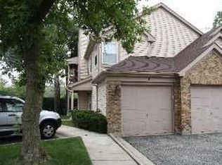 10341 Dearlove Rd APT B, Glenview, IL 60025