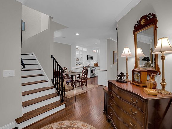 5th image of 4 Mallard Shores Pl