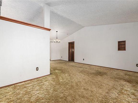 3rd image of 1115 Kay Ave