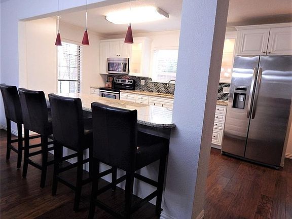 3rd image of 908 Elmhill Ct