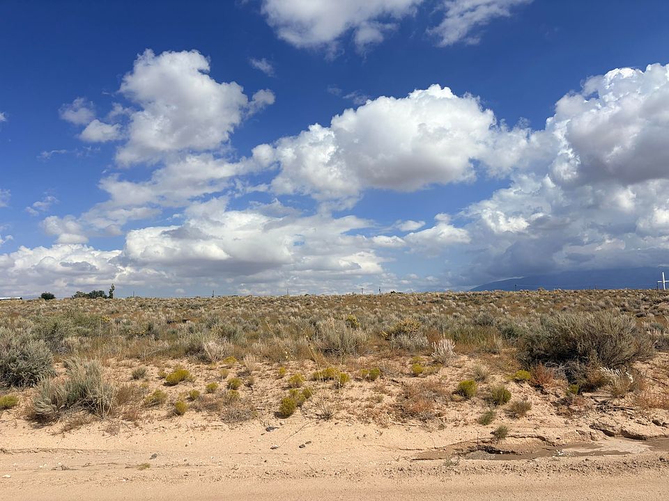 2nd image of 412 Acicate Rd NE