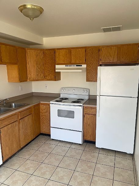 2nd image of 982 S Coral Ln