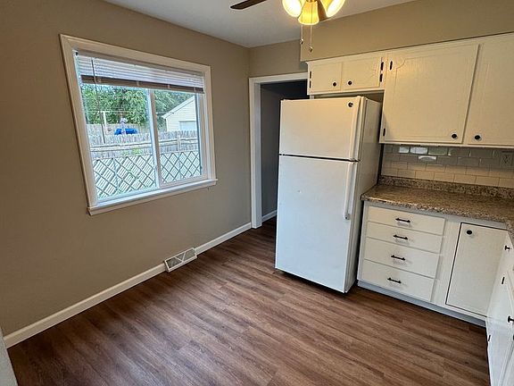 3rd image of 216 Winona Dr